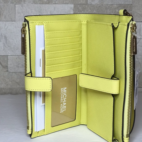 Michael Kors Jet Set Travel Wallet - Picture 3 of 9